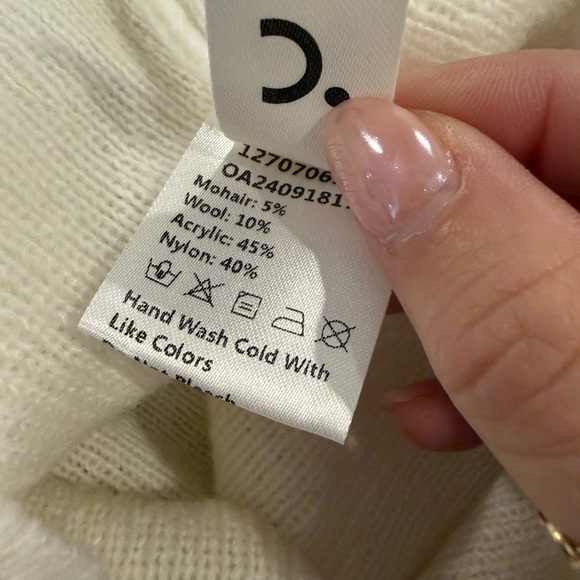 Commense Cream Floral Appliqué Knit Sweater - Picture 5 of 6